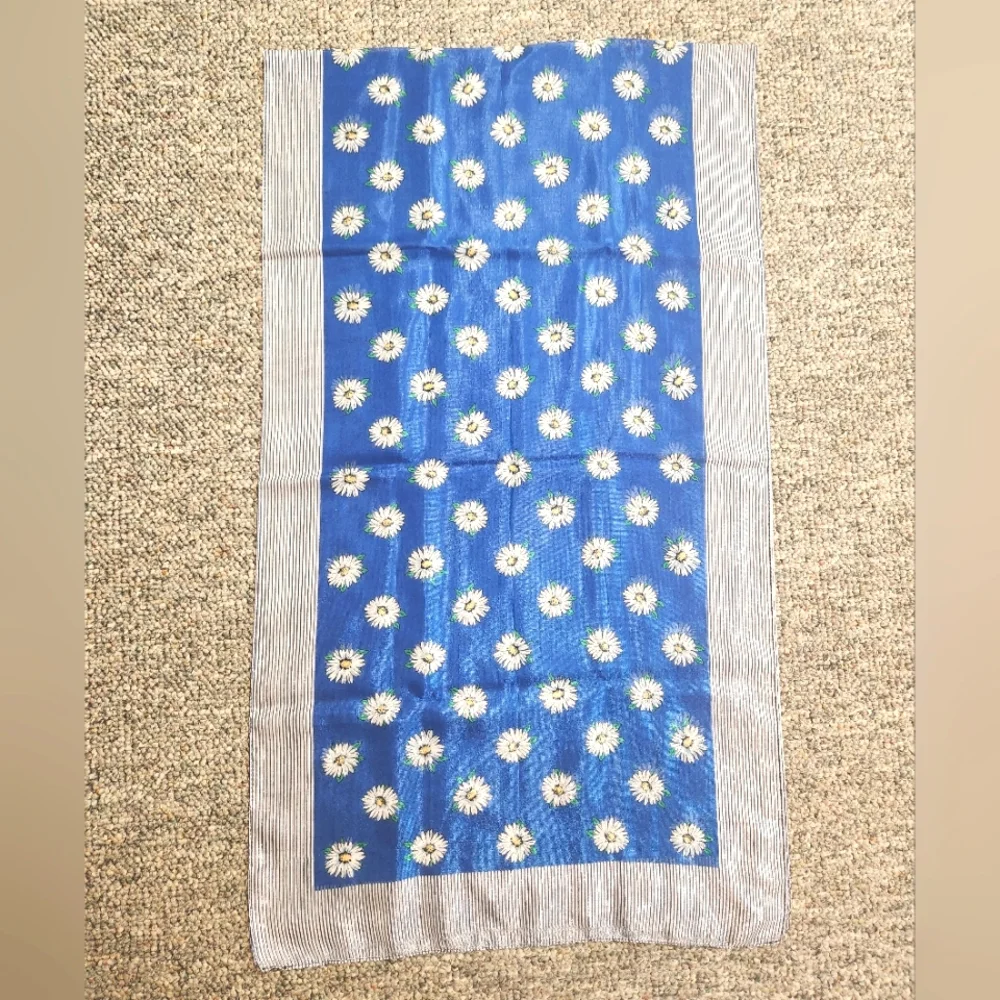 Bloomingdale's Polyester Daisy Print Scarf